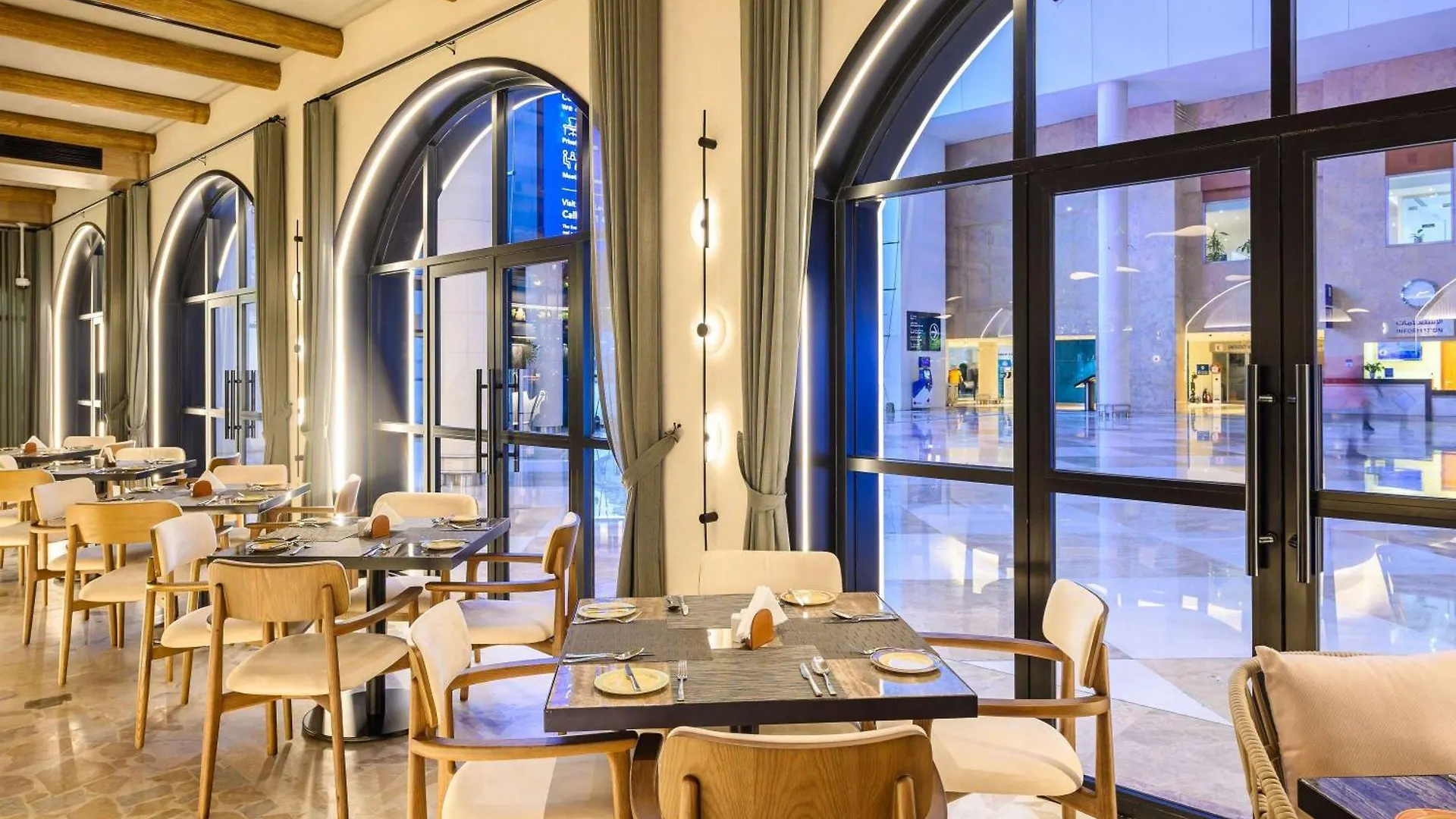 Hotel Ibis World Trade Centre Dubai 3*,